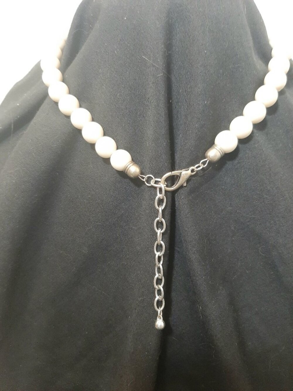 1980's Acrylic necklace with carved Rose. Right on trend. - Picture 4 of 4